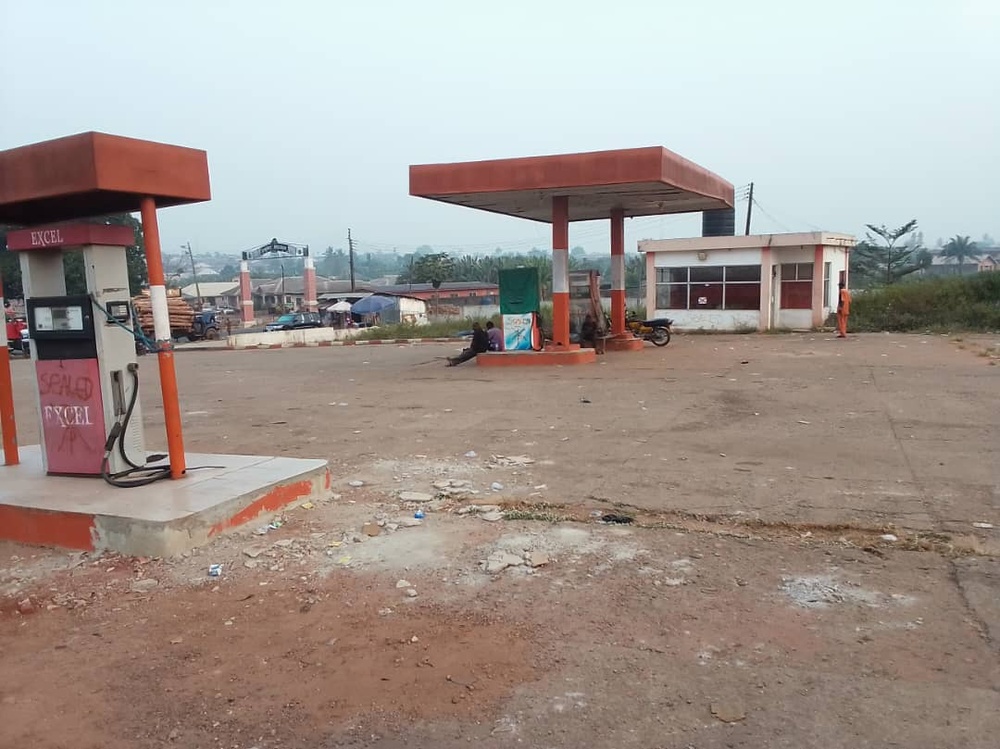 Functioning filling station for sale image